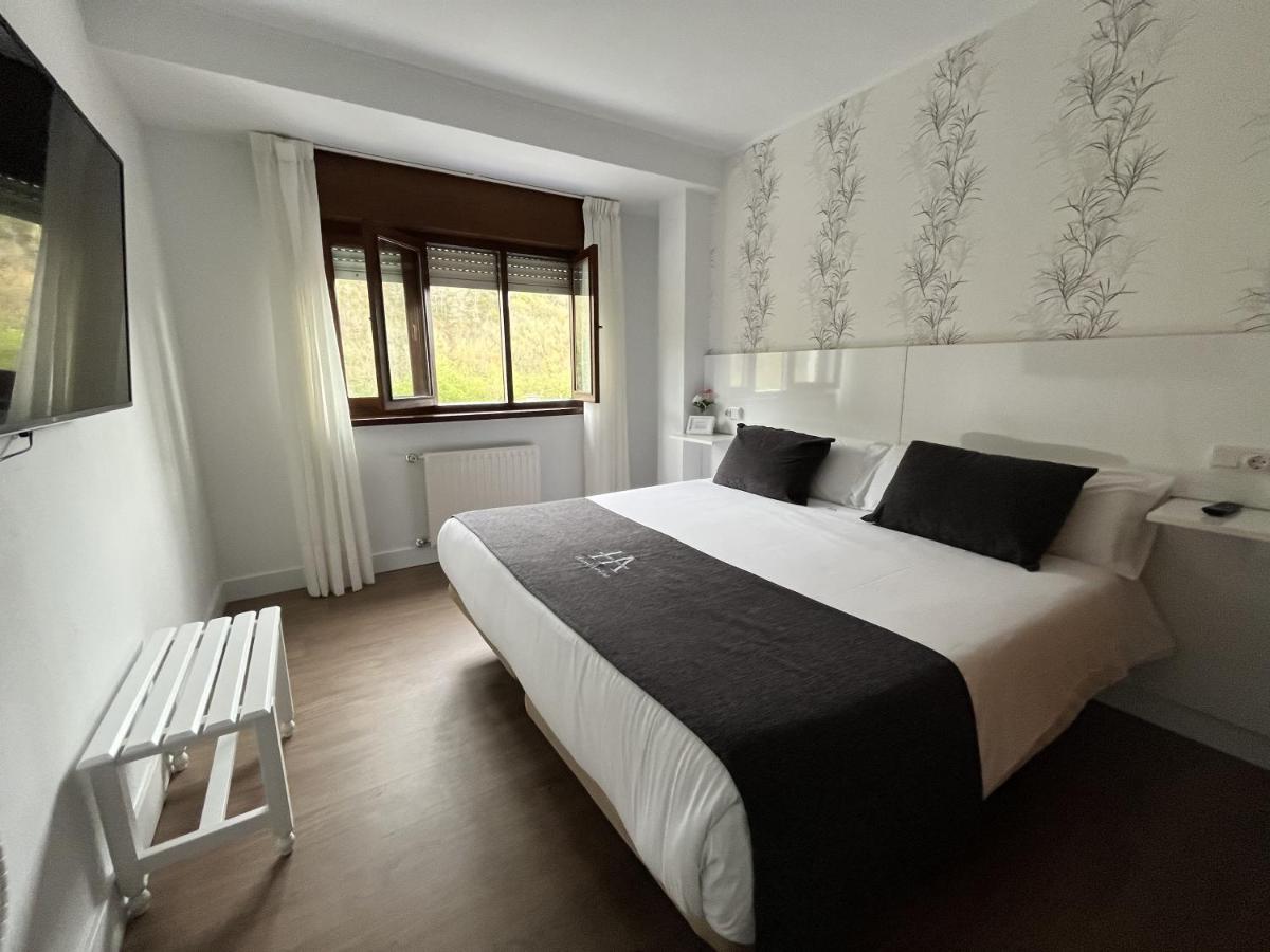 Hotel Avelina Cangas de Onis Bagian luar foto
