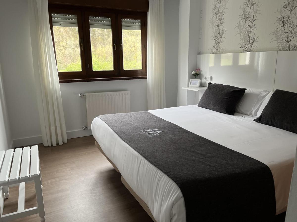 Hotel Avelina Cangas de Onis Bagian luar foto