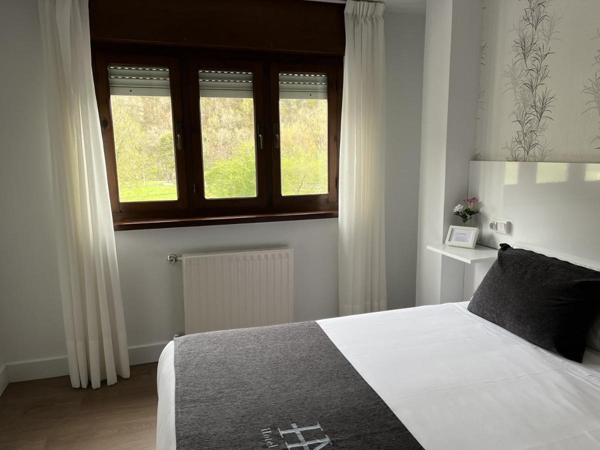 Hotel Avelina Cangas de Onis Bagian luar foto