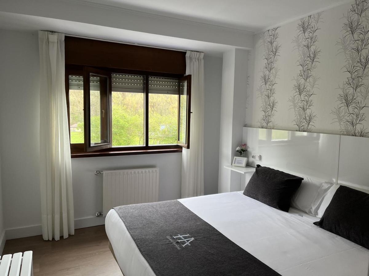 Hotel Avelina Cangas de Onis Bagian luar foto
