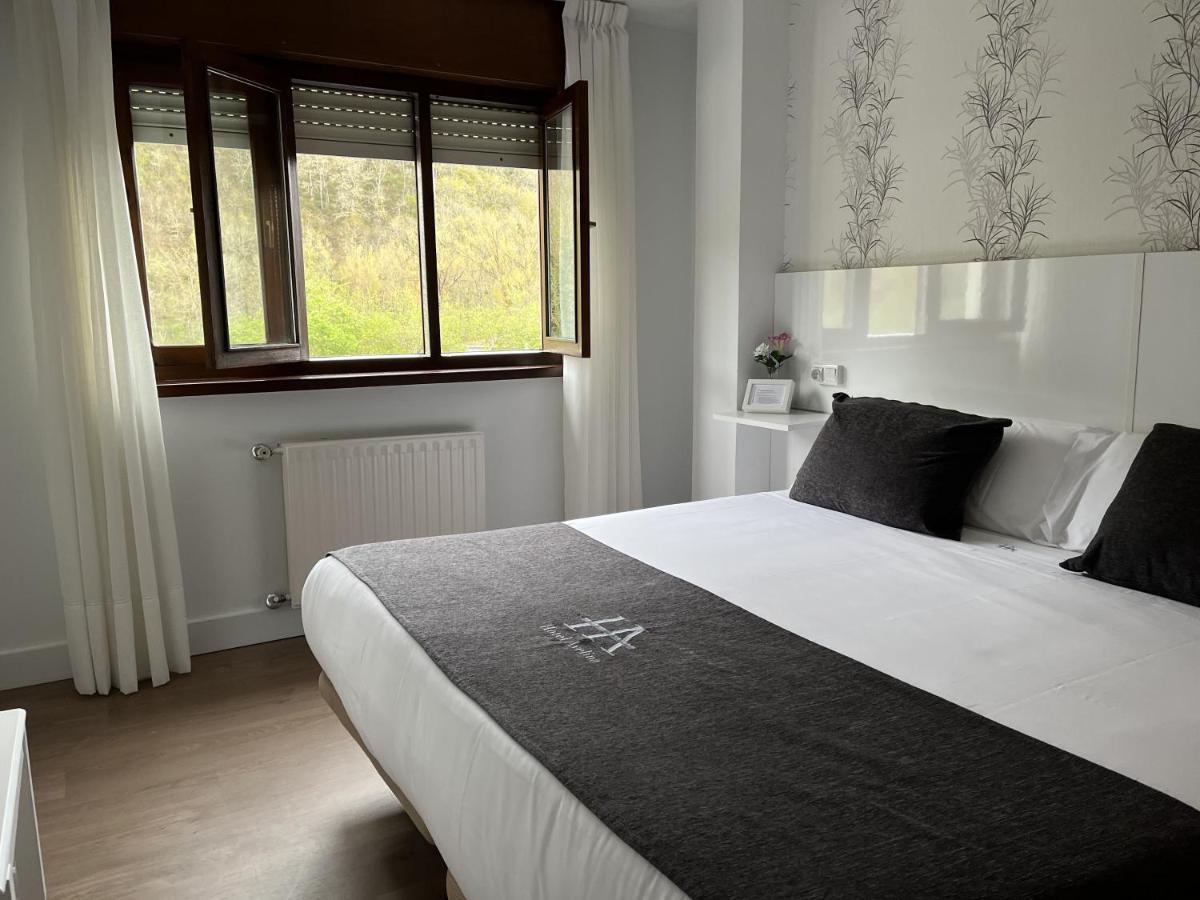 Hotel Avelina Cangas de Onis Bagian luar foto