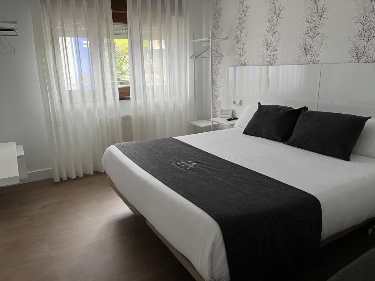 Hotel Avelina Cangas de Onis Bagian luar foto