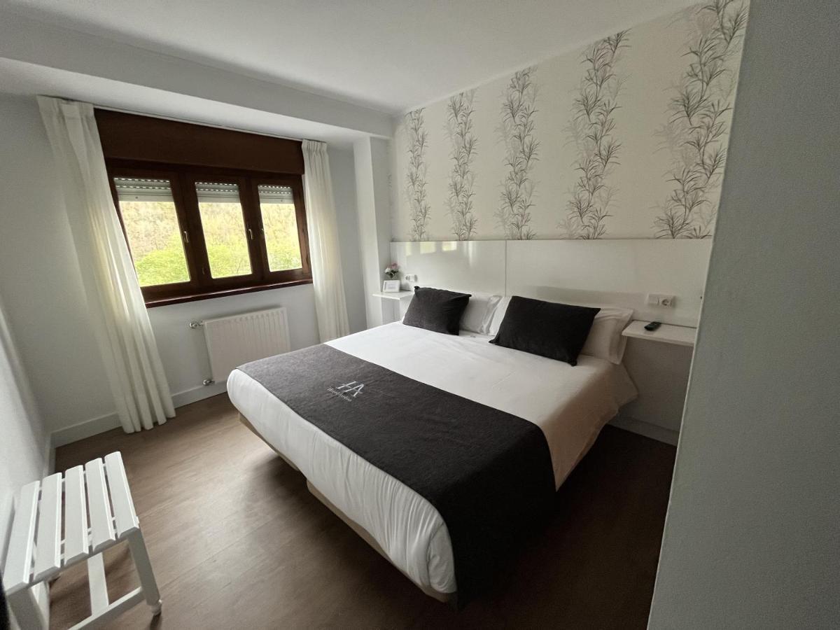 Hotel Avelina Cangas de Onis Bagian luar foto