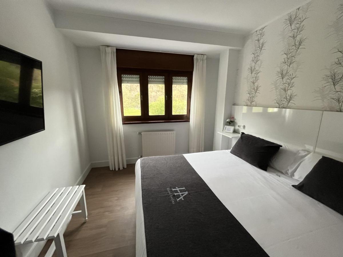 Hotel Avelina Cangas de Onis Bagian luar foto