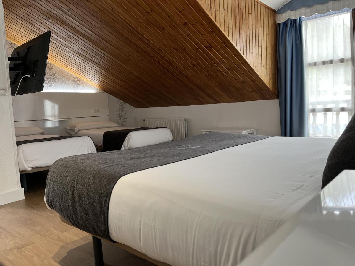 Hotel Avelina Cangas de Onis Bagian luar foto