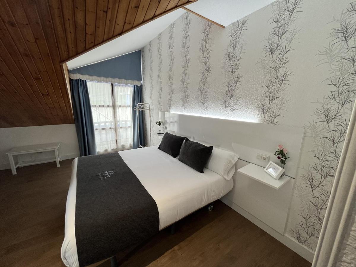 Hotel Avelina Cangas de Onis Bagian luar foto