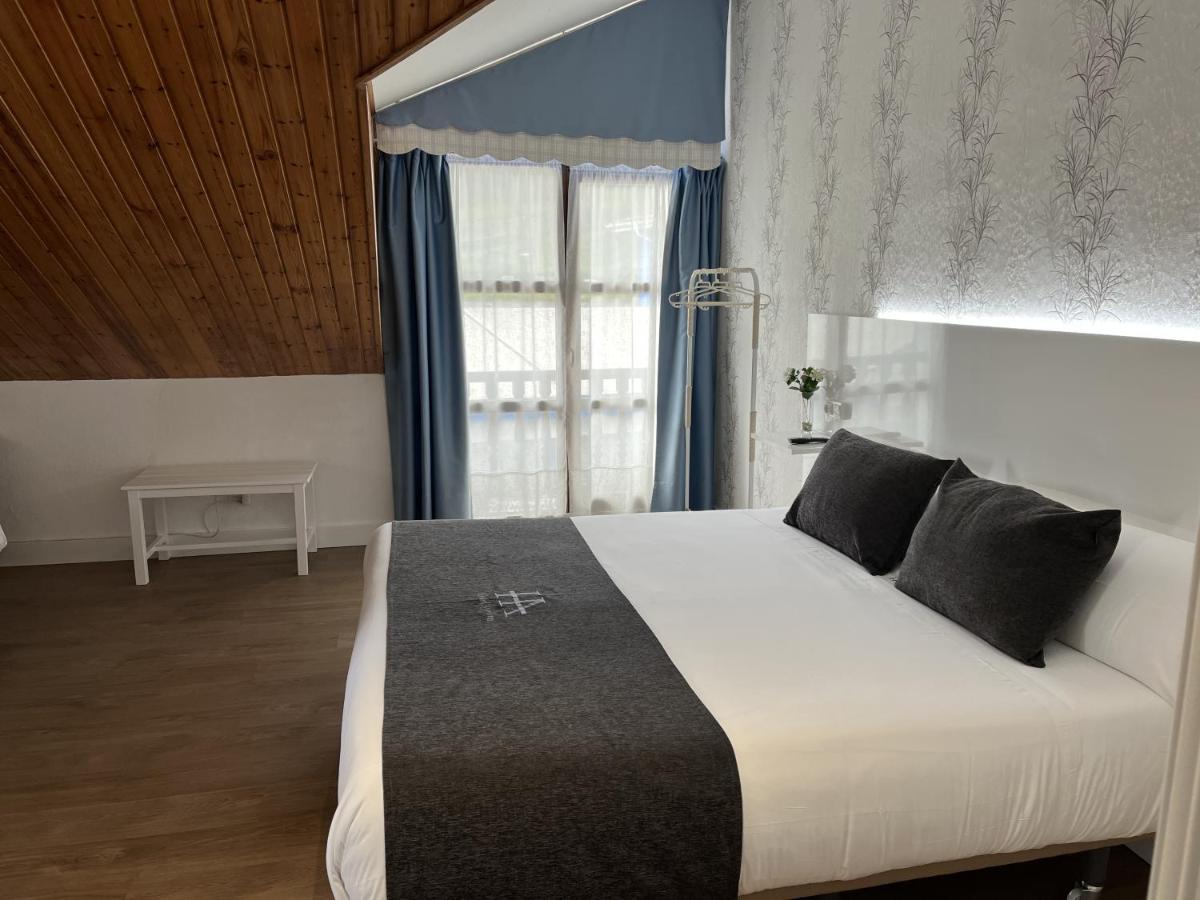Hotel Avelina Cangas de Onis Bagian luar foto