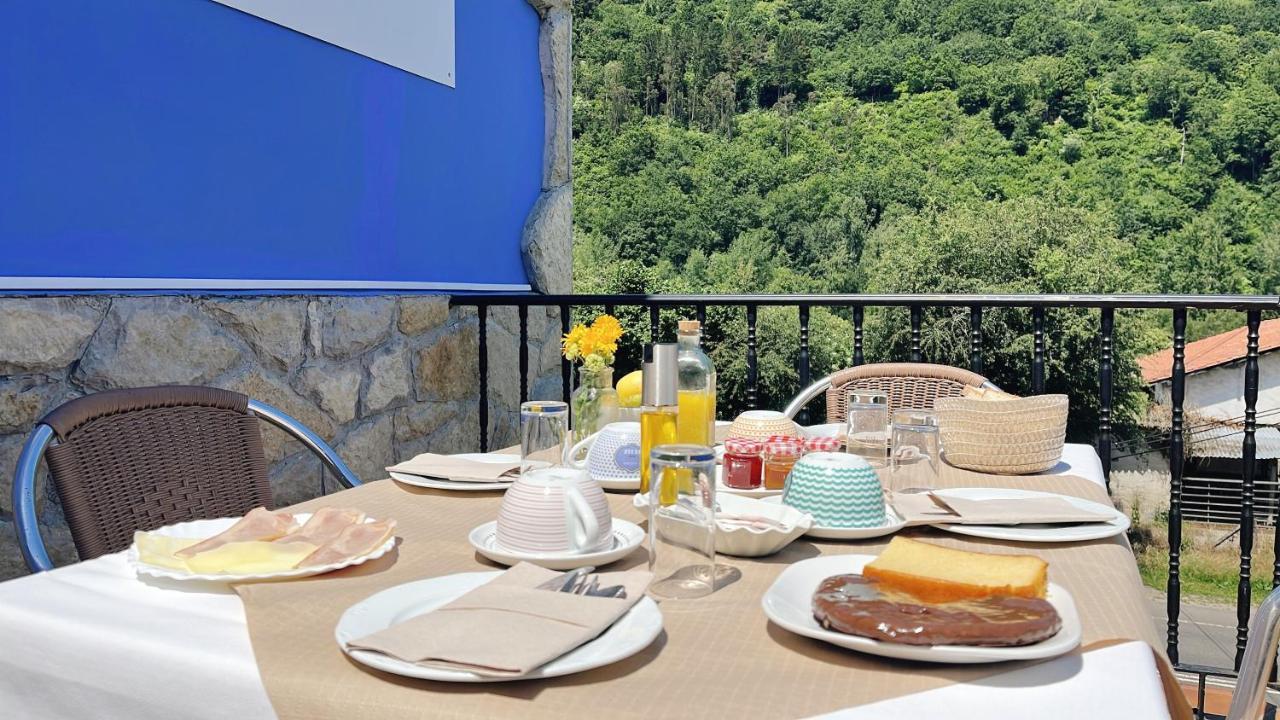 Hotel Avelina Cangas de Onis Bagian luar foto